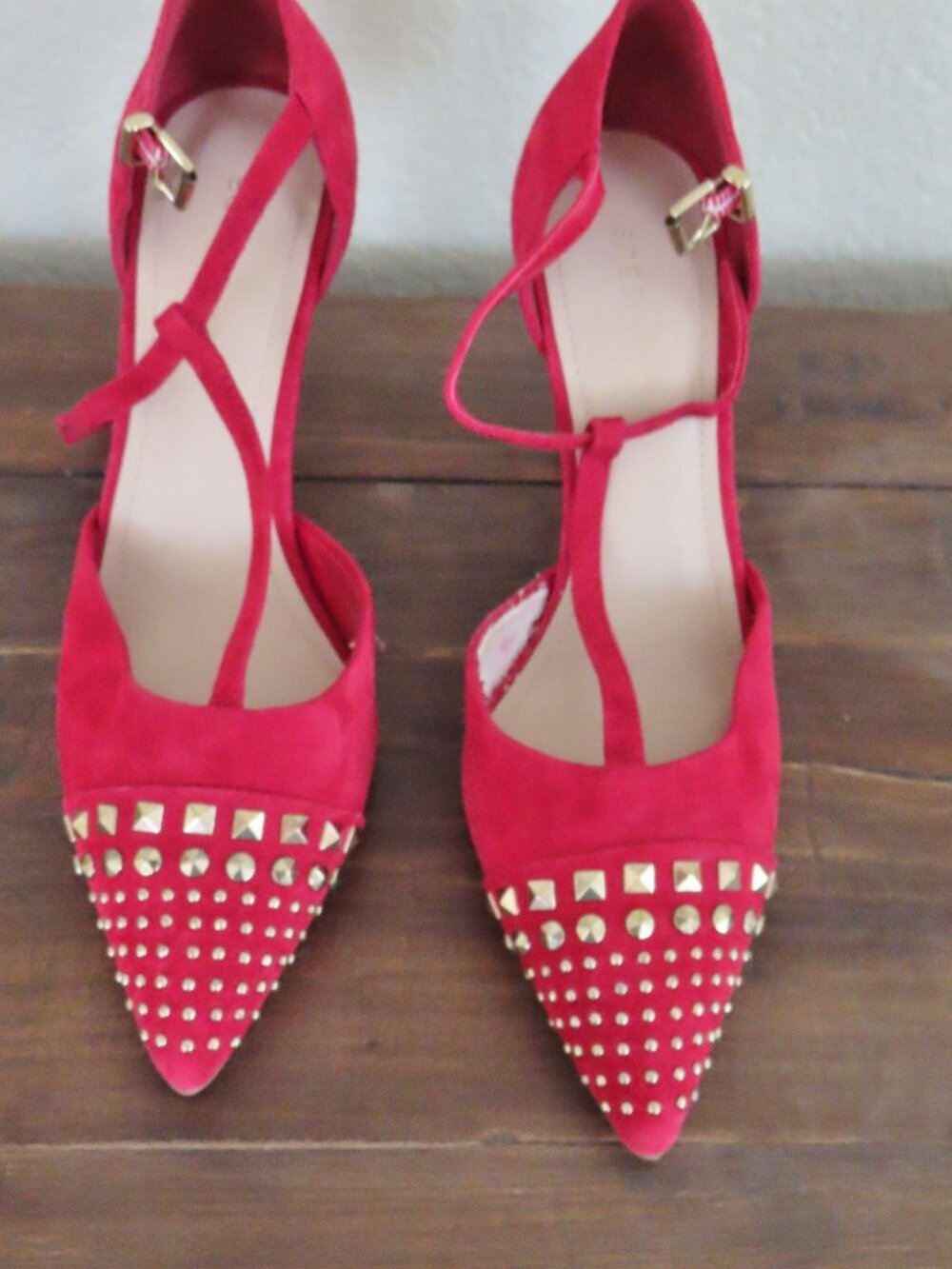 BCBGeneration Women’s Red Suede Studded Pointy Pumps Workwear Heels 8.5 M